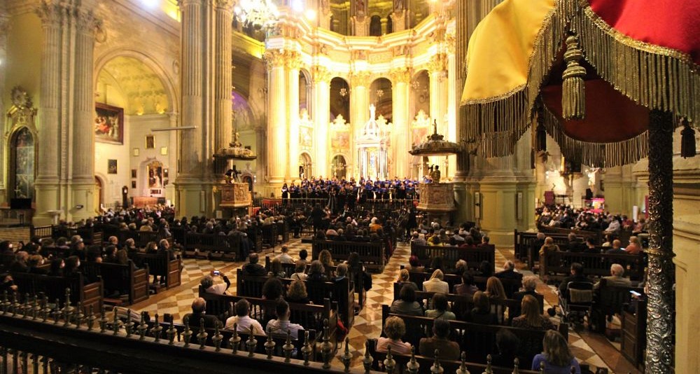 Concierto homenaje a los fallecidos y afectados por la COVID-19 en la Catedral de Málaga.